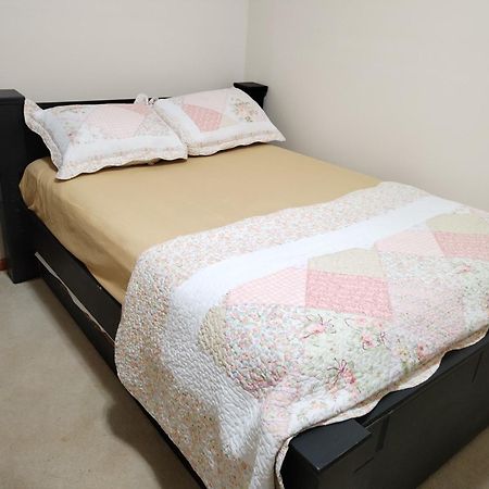 Cool And Affordable Apartment Гейлсбърг Екстериор снимка