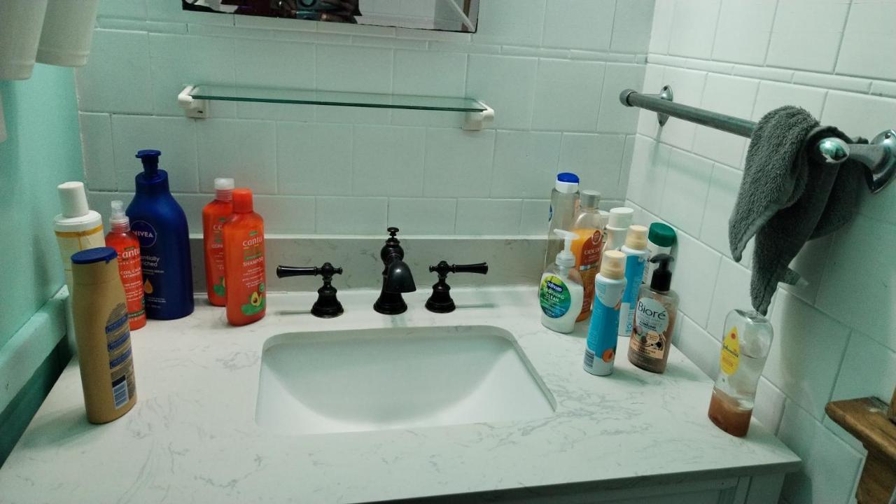 Cool And Affordable Apartment Гейлсбърг Екстериор снимка