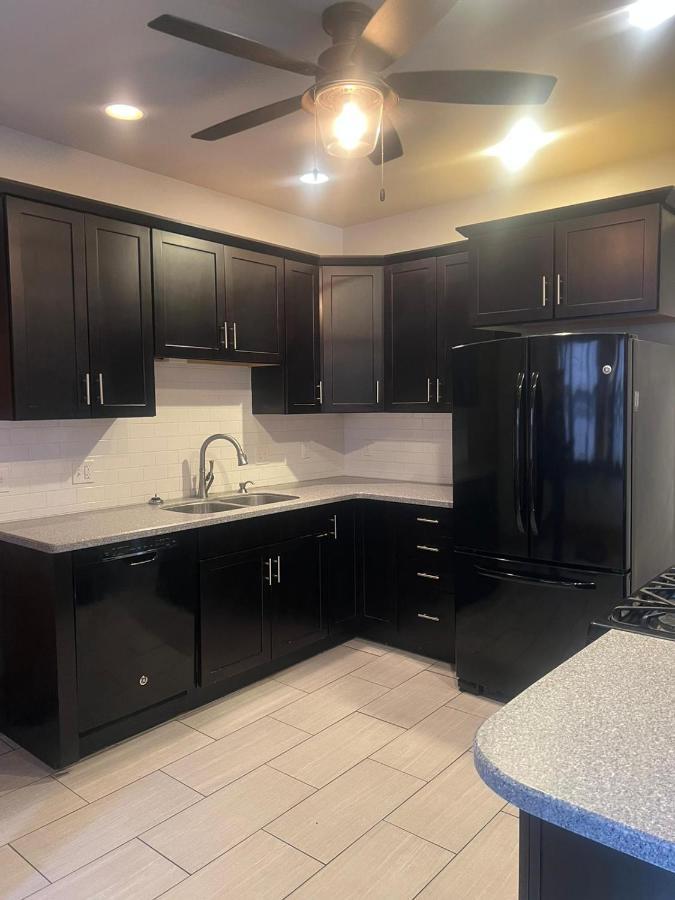 Cool And Affordable Apartment Гейлсбърг Екстериор снимка